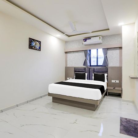 Hotel O Neek Palace Ahmedabad Esterno foto