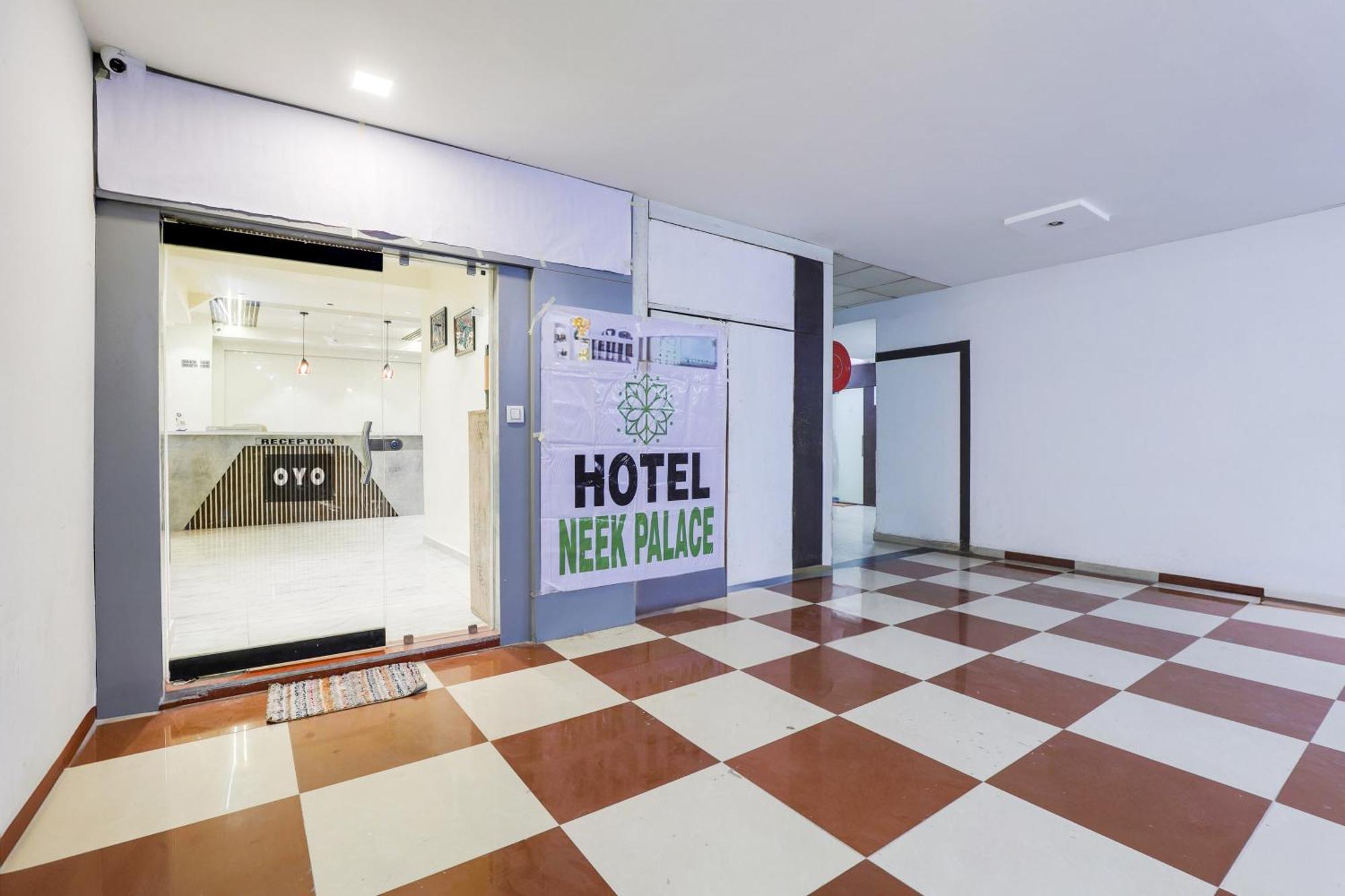 Hotel O Neek Palace Ahmedabad Esterno foto